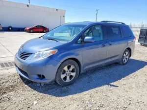 Toyota Sienna 3.5L 6 2014