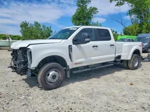 Ford F-350 6.7L 8 2024