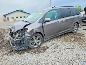 Toyota Sienna 3.5L 6 2015