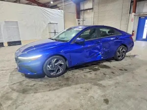 Hyundai Elantra 2.0L 4 2025