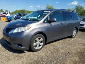 Toyota Sienna 3.5L 6 2013