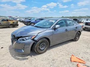 Nissan Sentra 2.0L 4 2025