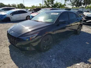 Hyundai Elantra 2.0L 4 2023