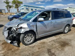 Toyota Sienna 3.5L 6 2015
