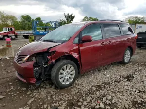 Toyota Sienna 3.5L 6 2015