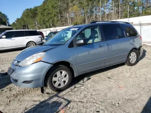 Toyota Sienna CE 3.5L 6 2010