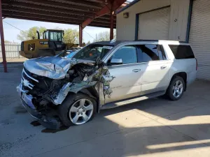Chevrolet Suburban 5.3L 8 2015