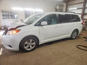 Toyota Sienna 3.5L 6 2015
