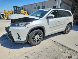Toyota Highlander 3.5L 6 2017