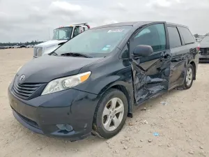 Toyota Sienna 3.5L 6 2015