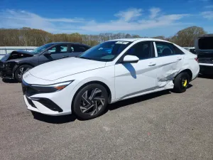 Hyundai Elantra 2.0L 4 2025