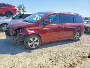 Toyota Sienna 3.5L 6 2015