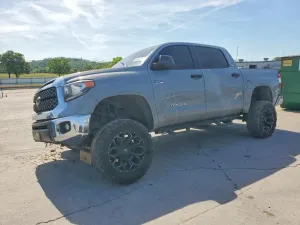 Toyota Tundra 5.7L 8 2020