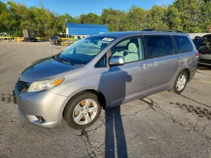 Toyota Sienna 3.5L 6 2012