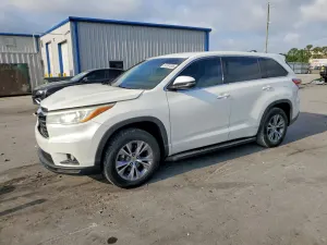 Toyota Highlander 3.5L 6 2015