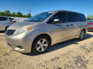 Toyota Sienna 3.5L 6 2016