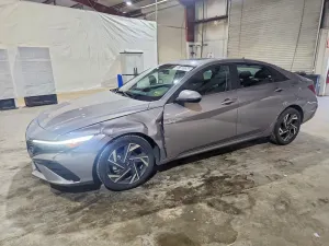 Hyundai Elantra 2.0L 4 2025