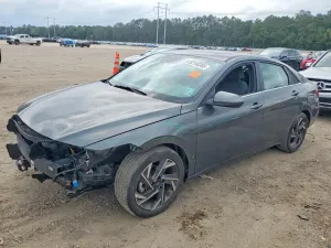 Hyundai Elantra 2.0L 4 2024