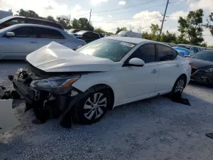 Nissan Altima 2.5L 4 2020