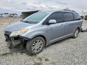 Toyota Sienna 3.5L 6 2011