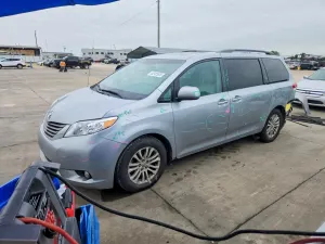 Toyota Sienna 3.5L 6 2014
