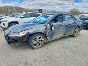 Hyundai Elantra 2.0L 4 2025