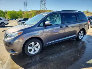 Toyota Sienna 3.5L 6 2014