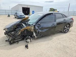 Hyundai Elantra 2.0L 4 2023