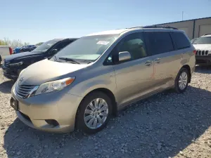 Toyota Sienna 3.5L 6 2016