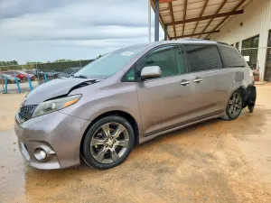 Toyota Sienna 3.5L 6 2015
