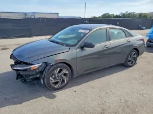 Hyundai Elantra 2.0L 4 2025