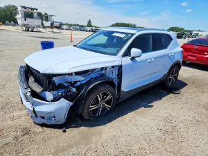 Volvo XC40 2.0L 4 2025