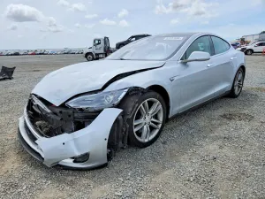 Tesla Model S 2015