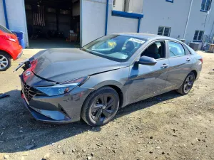Hyundai Elantra 2.0L 4 2023