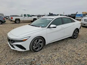 Hyundai Elantra 2.0L 4 2025