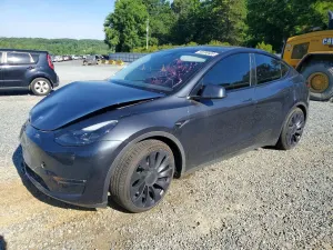 Tesla Model Y 2024