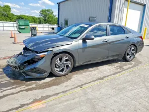 Hyundai Elantra 2.0L 4 2025