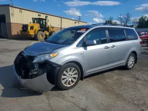 Toyota Sienna 3.5L 6 2016