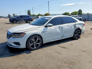 Volkswagen Passat 2.0L 4 2021