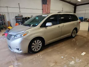 Toyota Sienna 3.5L 6 2015