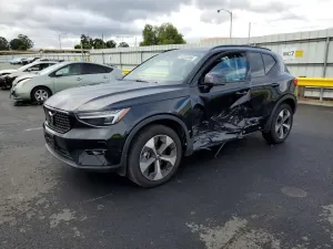 Volvo XC40 2.0L 4 2025