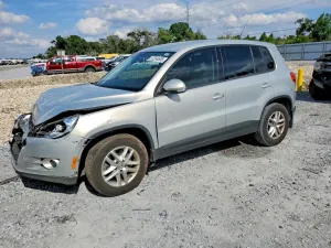Volkswagen Tiguan 2.0L 4 2011