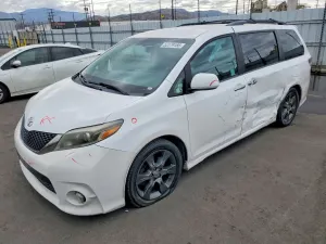 Toyota Sienna 3.5L 6 2016