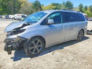 Toyota Sienna 3.5L 6 2015