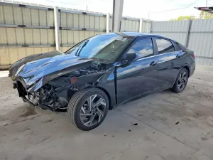 Hyundai Elantra 2.0L 4 2024
