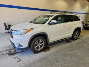 Toyota Highlander 3.5L 6 2015