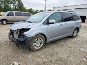 Toyota Sienna 3.5L 6 2016