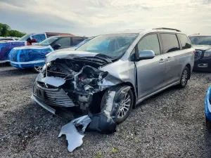Toyota Sienna 3.5L 6 2018