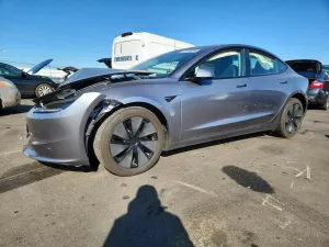 Tesla Model 3 2025
