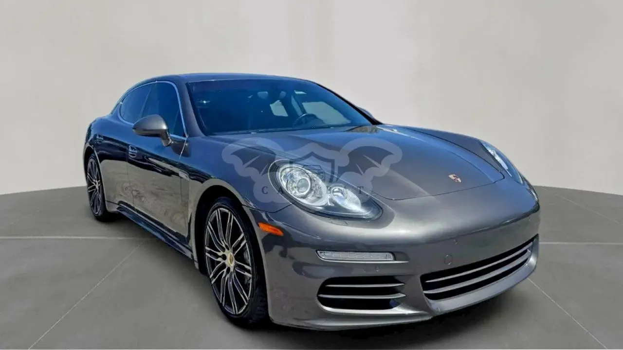 Porsche Panamera 3.0L 6 2015